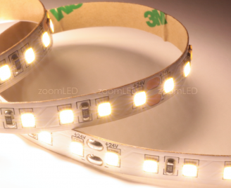 Taśma led zwinięta w małą pętelkę.